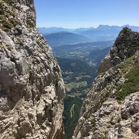 La Haut, Dans Les Montagnes ...