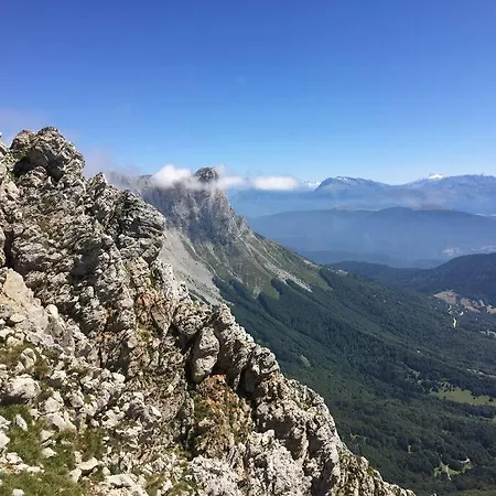 Apartment La Haut, Dans Les Montagnes ... *